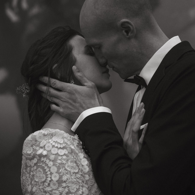 Close up photo of a wedding couple on their Elopement on Madeira
