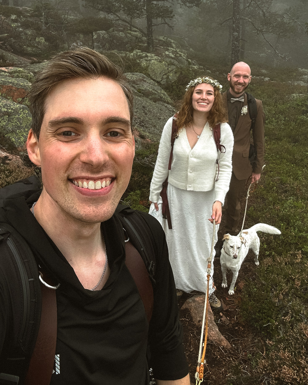 A Sweden elopement photographer with a couple on their elopement day